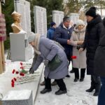 В Усть-Тарке почтили память Неизвестного солдата