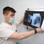 Бросить курить никогда не поздно: 79-летний новосибирец обратился к врачам, чтобы избавиться от зависимости