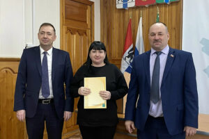 Дмитрий Шиберт вручил четыре свидетельства на приобретение жилья