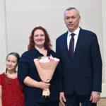 Пятнадцать жительниц Новосибирской области наградили «За материнскую доблесть»