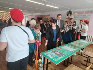 «Парты Героев» открыли в Яркульской школе