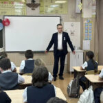 Участник программы «Герои НовоСибири» провел урок мужества для новосибирских лицеистов