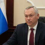 Андрей Травников 8 марта пожелал сибирячкам радости и улыбок