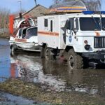 Спасатели стабилизировали половодье на реке Карасук под Новосибирском