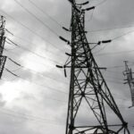 Энергетики вернули свет 85% пострадавших от урагана в трех районах НСО