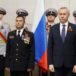 Андрей Травников наградил полицейских за участие в СВО