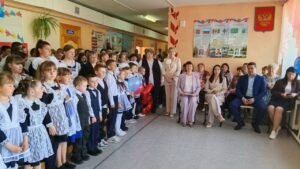 Последний звонок прозвенел для выпускников школ Усть-Таркского района