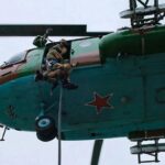 Спецназ «Ермак» спустился без парашютов с вертолетов Ми-8 под Новосибирском