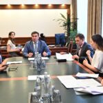 Правительство НСО работает с Всероссийским обществом глухих по новым меры помощи для людей с нарушениями слуха