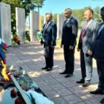 Вечный огонь Усть-Тарки объединил региональных лидеров и депутатов