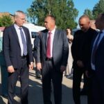 В ходе визита в Усть-Тарку руководители региона обсудили строительство многоквартирного жилья