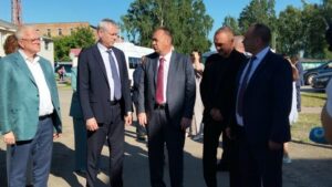 В ходе визита в Усть-Тарку руководители региона обсудили строительство многоквартирного жилья