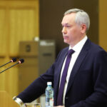 Андрей Травников поручил сократить расход бензина на служебных авто