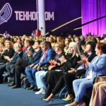 Андрей Травников наградил женщин-учёных
