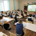 Песнями советских исполнителей заменят звонки в новосибирских школах