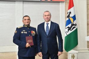 Андрей Травников вручил дипломы выпускникам второго потока «Героев НовоСибири»
