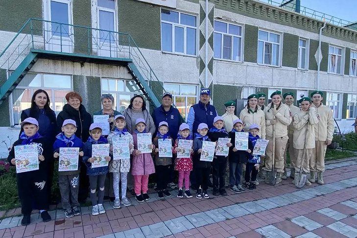 В Усть-Тарском детском саду «Солнышко» заложили аллею памяти, посвящённую защитникам Отечества