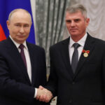 Владимир Путин наградил учителей героев СВО из Новосибирской области