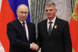 Владимир Путин наградил учителей героев СВО из Новосибирской области